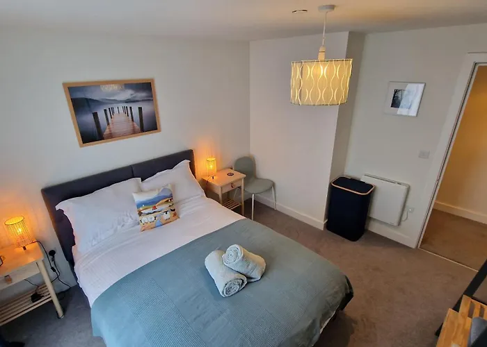 Number 10 Stunning Apartment, Fantastic Location!