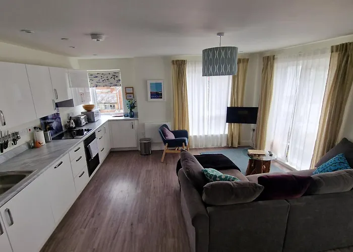 Number 10 Stunning Apartment, Fantastic Location!