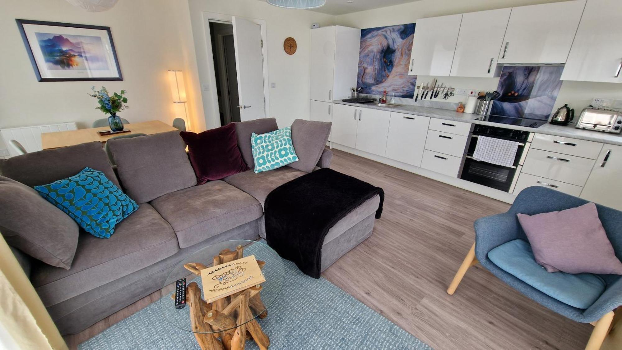 Number 10 Stunning Apartment, Fantastic Location! *